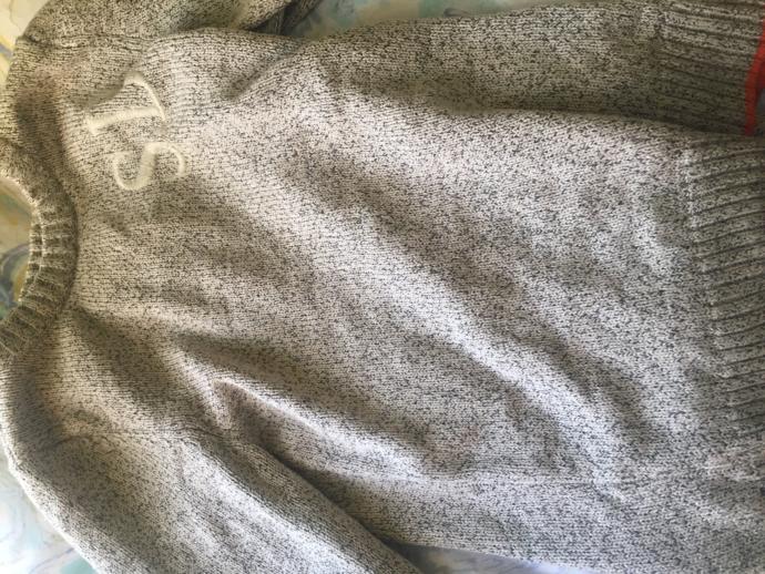 Are these good pictures of Superdry jeans and a Superdry jumper I’m trying to sell? are they fashionable or not anymore?