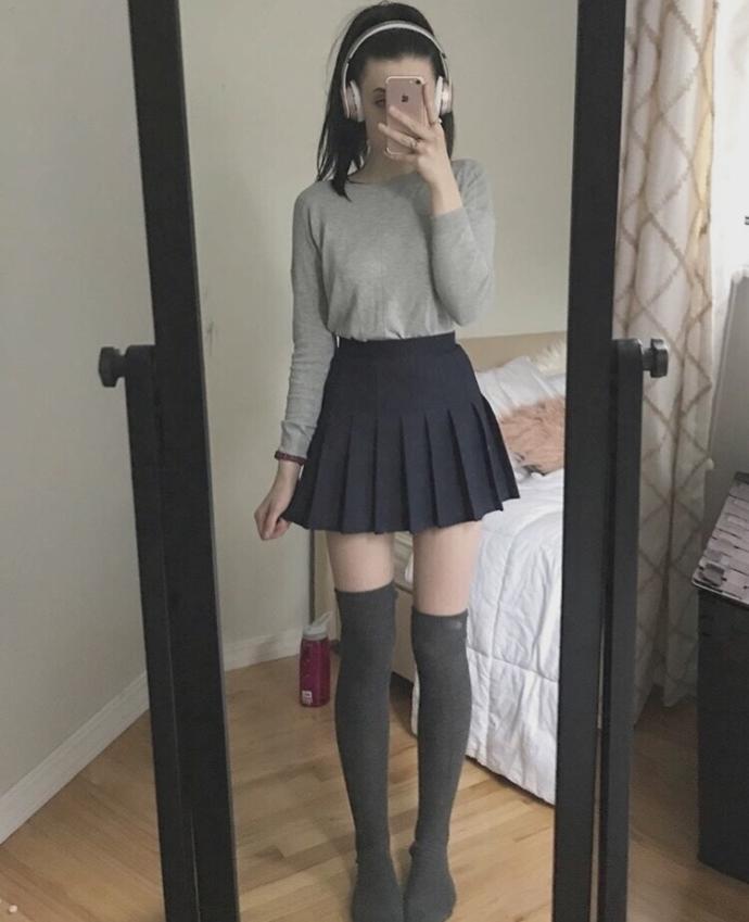 How do guys feel about more delicate/petite girls? (pictures included)?