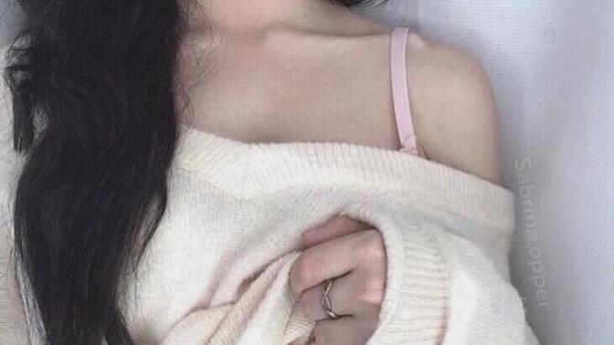 How do guys feel about more delicate/petite girls? (pictures included)?