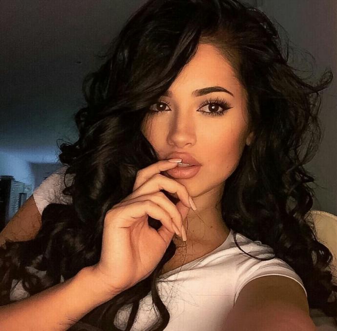 Guys be honest: Would you date a hot bimbo, given the opportunity to?