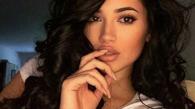 Guys be honest: Would you date a hot bimbo, given the opportunity to?