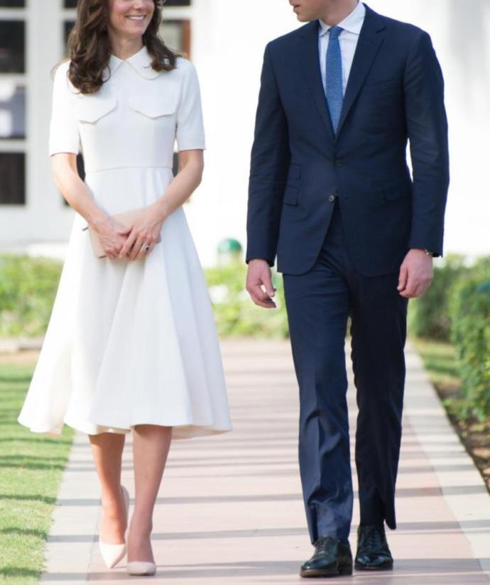 Guys, On the basis of dignity, Skimpy Vs conservative/classy ?