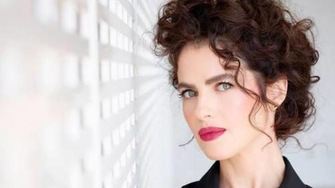 Brad Pitt says current girlfriend Neri Oxman is the sexiest woman he's laid eyes on. Who's sexier though? Oxman or former lover Angelina Jolie?