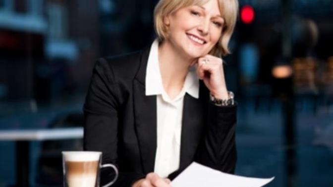 How can you tell if your female boss has a crush on you?