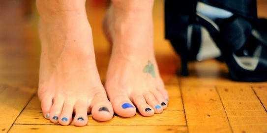 Which women's feet nail polish colour??