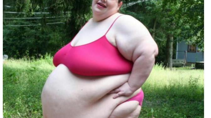 Which woman do you consider fat?