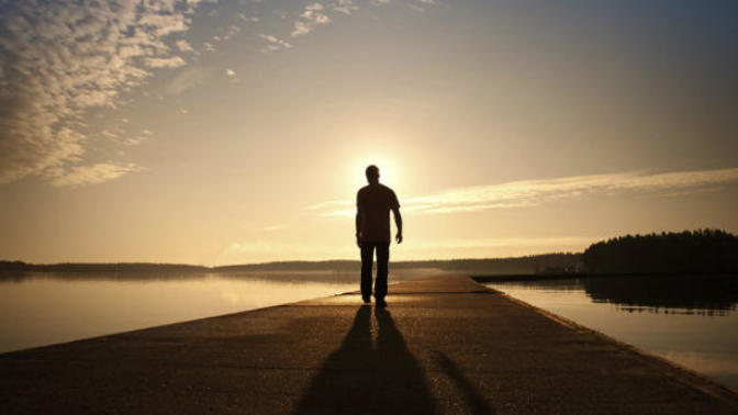 What are the right choices nowadays for a young man in order to live happily and prosperous?