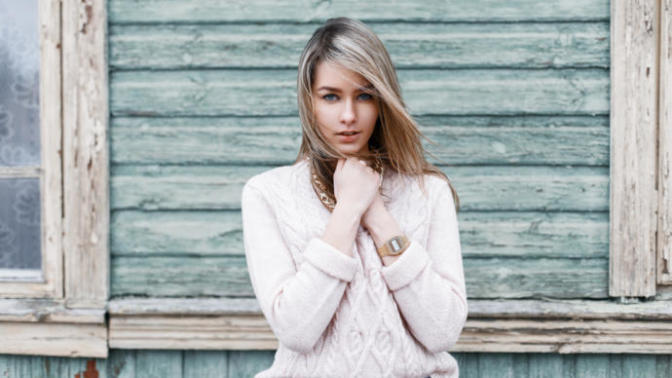 Are there disadvantages to women wearing modest clothes?