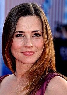 Would you agree that Linda Cardellini (actress) is one of the hottest 