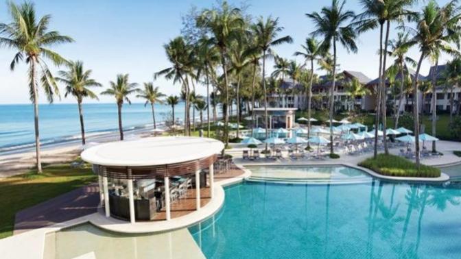 $12 a night backpacker hostel or $220 a night luxury resort?