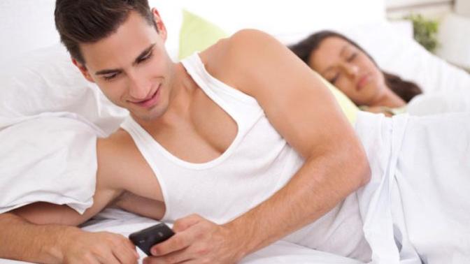 Should I tell his wife he is (was) cheating on her?