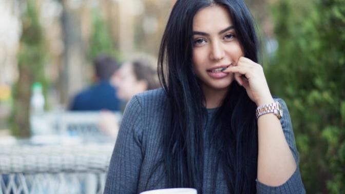 Do you get distracted when you see an attractive person?