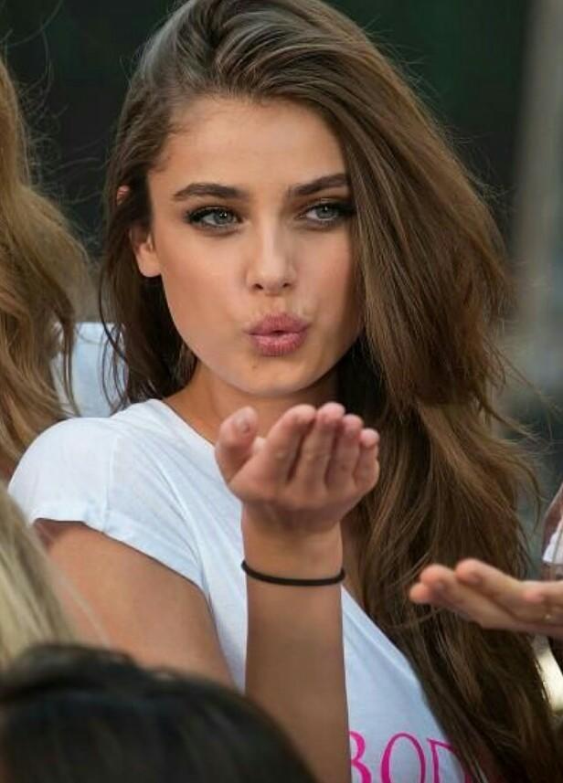 Which Victoria Secret model is prettier/better looking- Gigi Hadid or Taylor Hill?
