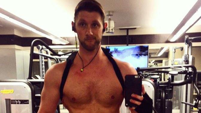 Do you think gyms should allow members to go shirtless in the weight rooms & cardio studios?