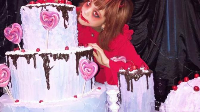 Do you like cake? yes/no?