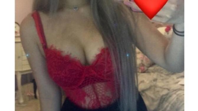 Why does my boyfriend keep asking questions when I uploaded this selfie?