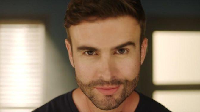 Girls, what for you is the hottest/most attractive amount of facial hair on a guy?