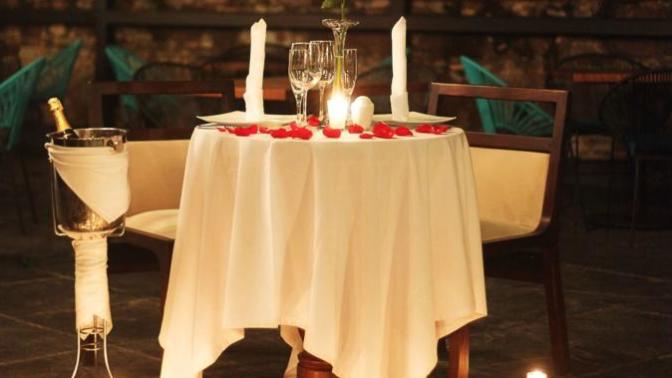 Which romantic gesture would you prefer - a surprise candlelit dinner, or your SO surprising you with breakfast in bed?