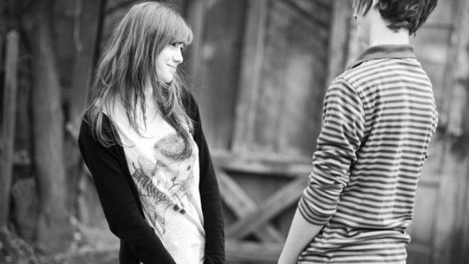 Does a guy become less attractive to a girl if he confesses his feelings to her at school instead of a romantic location?