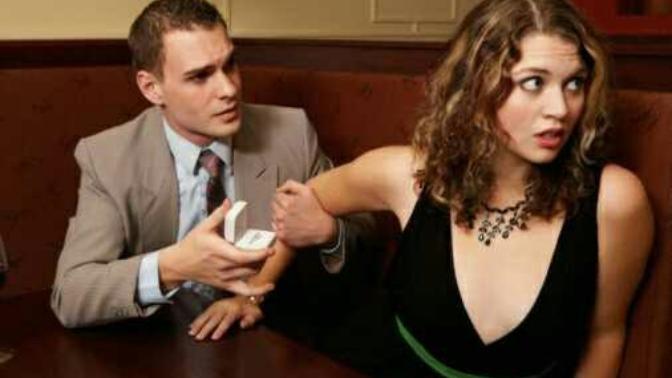 How to behave with a girl without appearing needy?