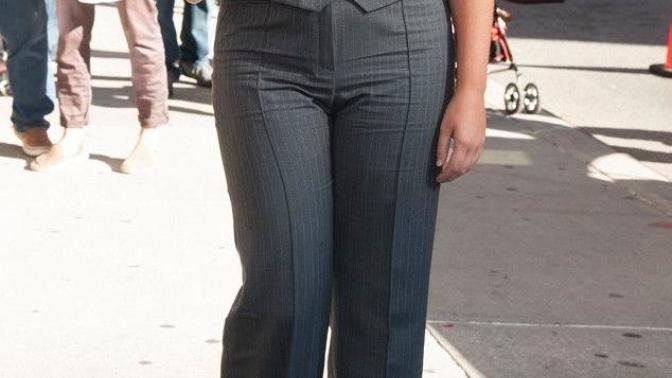 Guys, would you date a tall curvy woman (in my case, 5’10, size 12ish)?