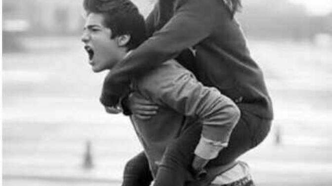 Can you give your partner a piggyback ride 🐖👻?