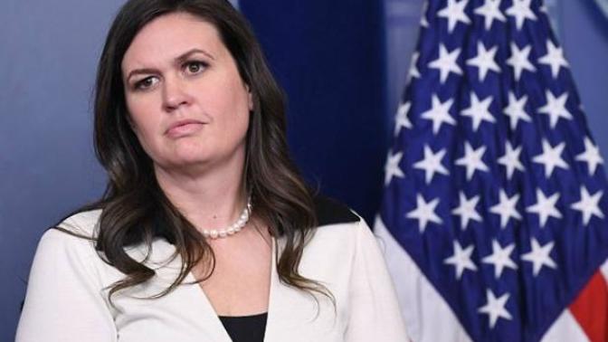 What's with Sarah Huckabee's eye?