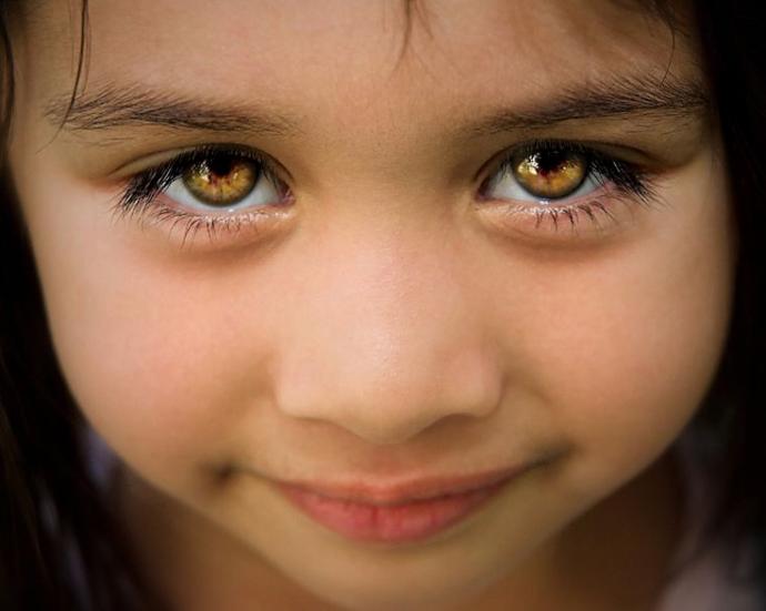Green eyes vs amber eyes?