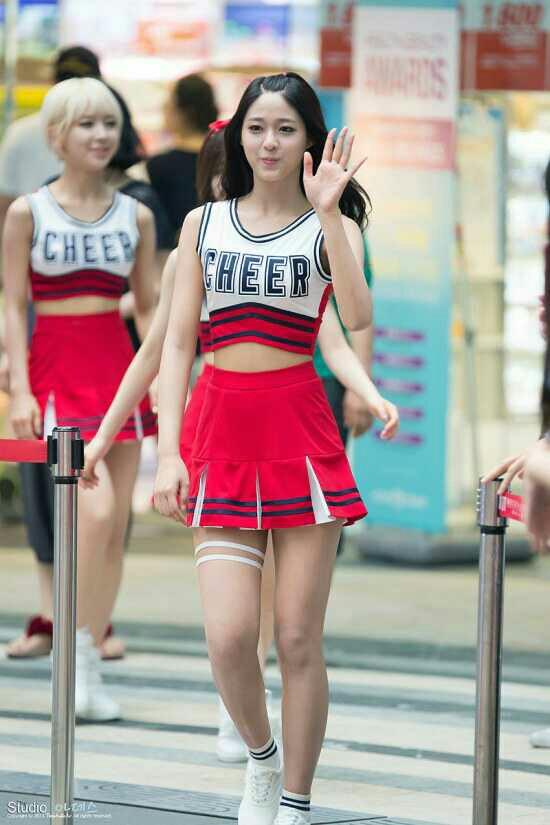 (Speak your opinion) Do you guys generally prefer short or tall girls?