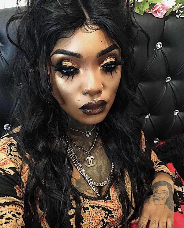 Y do people think ur not goth unless u have pale skin and wear only black?