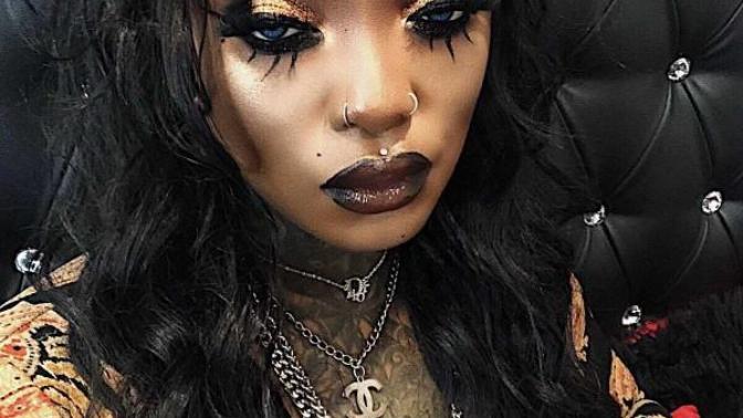 Y do people think ur not goth unless u have pale skin and wear only black?