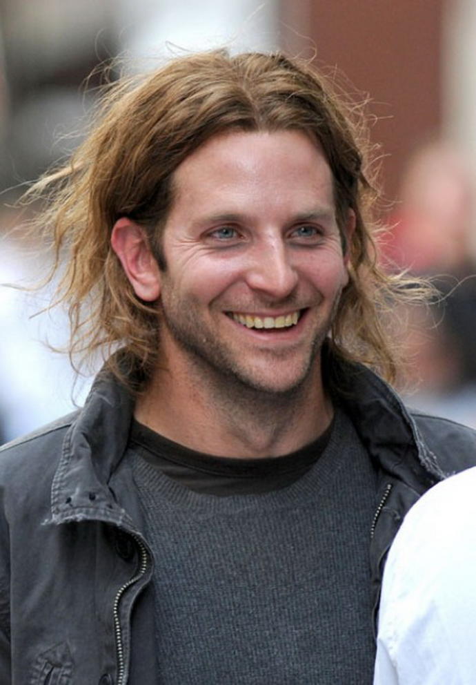 Can long hair on men be professional?