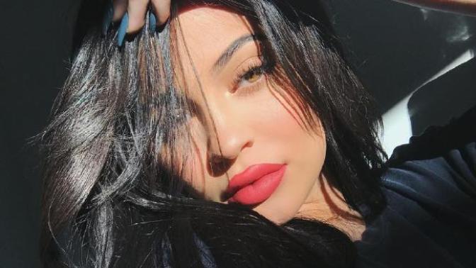 Does makeup give women an unfair advantage in dating?