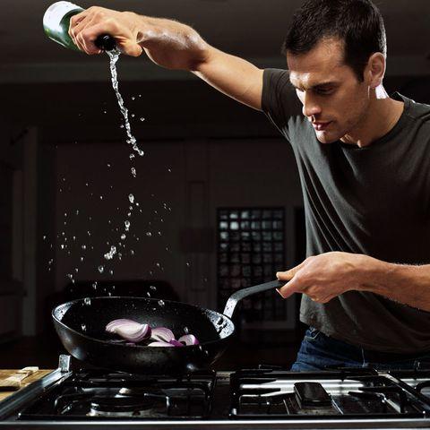 Guys, can you cook?