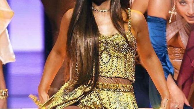 Do people still think Ariana Grande looks like a child/teenager?