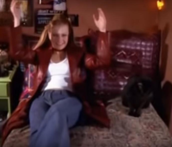 What is Sabrina's best outfit from Sabrina the Teenage Witch based on the intros?
