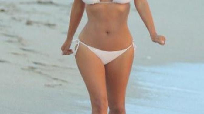 Guys, what do you prefer: thigh gap or no thigh gap? Also, what is sexier: having a thigh gap or being toned?