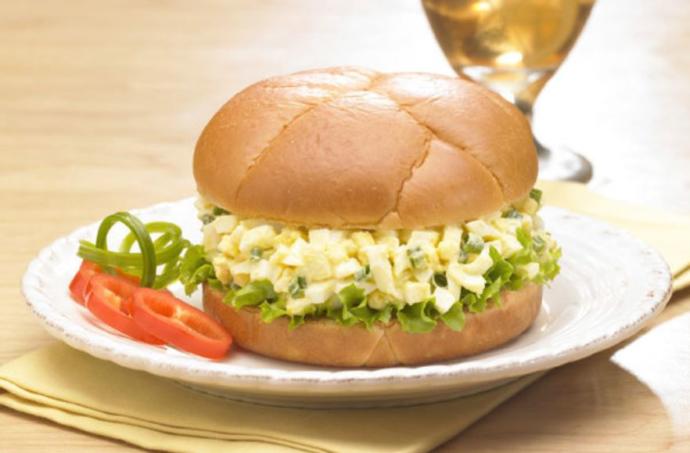 Which sandwich would you rather eat?