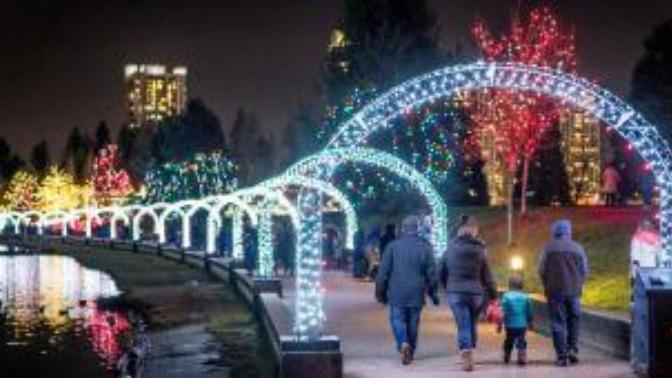 Is pizza and walking around a lake with a bunch of Christmas lights a good idea for a first date? Any better ideas?