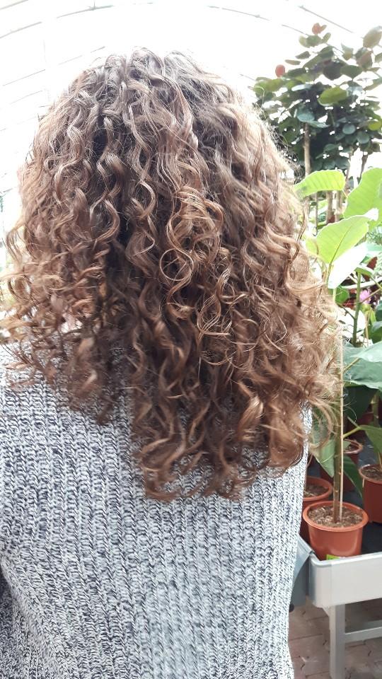 Are girls with naturally curly hair attractive?