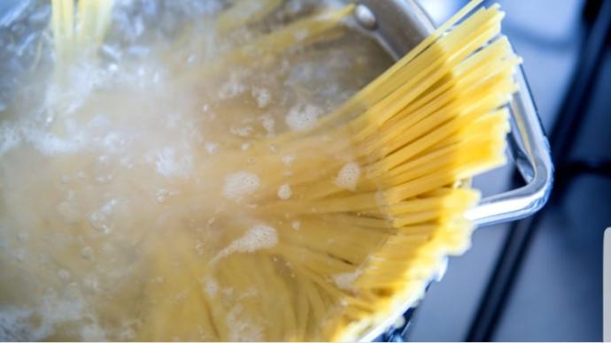 Boiling with our without a lid?