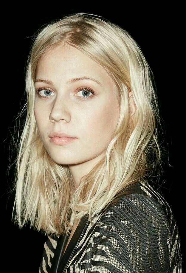 Do men prefer blondes?