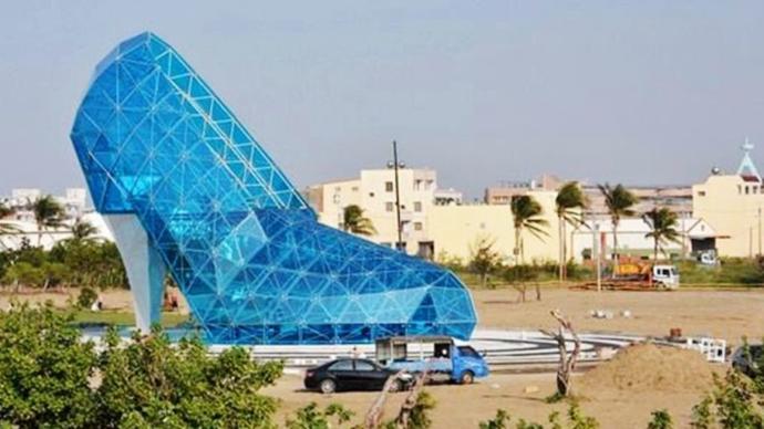 Would it be fun to live in a house made from a ship or plane?