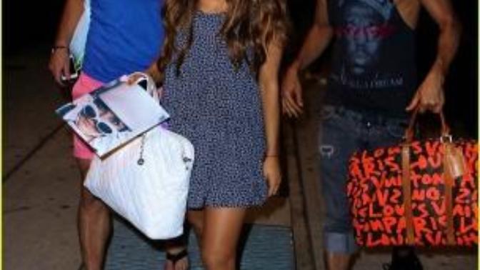 Why is Ariana grande perceived as objectively gorgeous even through she is only 153cm tall?