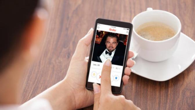 Girls' swiping behavior on Tinder?