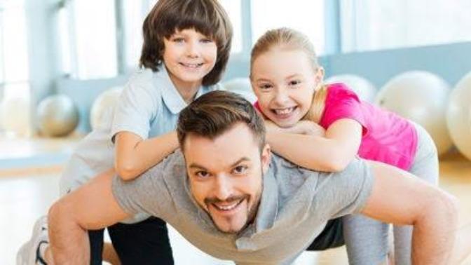 My boyfriend attracts children as mosquitoes, and it surprises me. Have you seen similar cases?