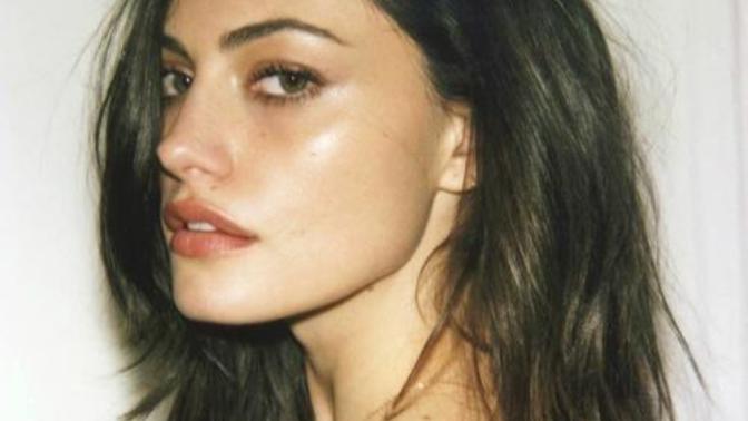 Why is everyone obsessed with Nina Dobrev while Phoebe Tonkin was also on The vampire diaries?