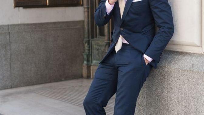 Navy (blue) suit and pink shirt combination, is that good?