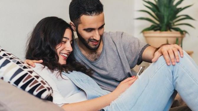 Is it true that men focus more on women’s bodies and women focus more on men’s personalities?