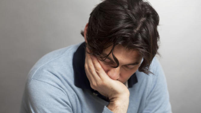 What are the signs that a man is insecure?